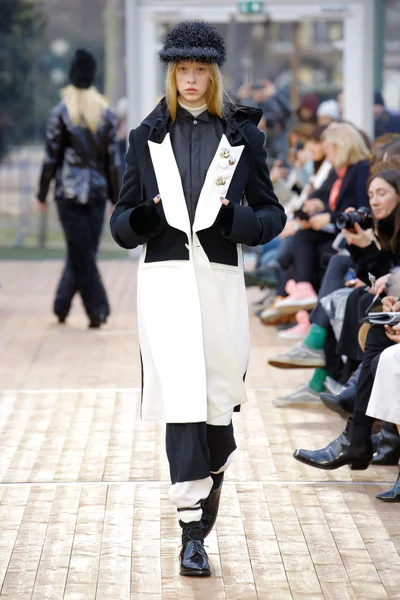 Look 50